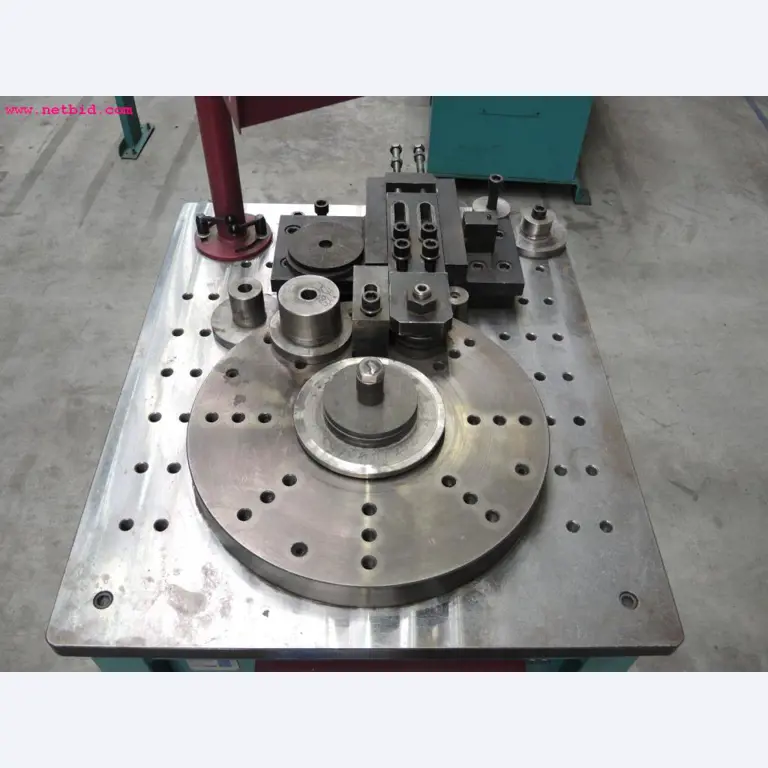 Chapas metálicas e máquinas para trabalhar metais<br><font size="2">Em colaboração com a Hilco Industrial Acquisitions bv</font>-6