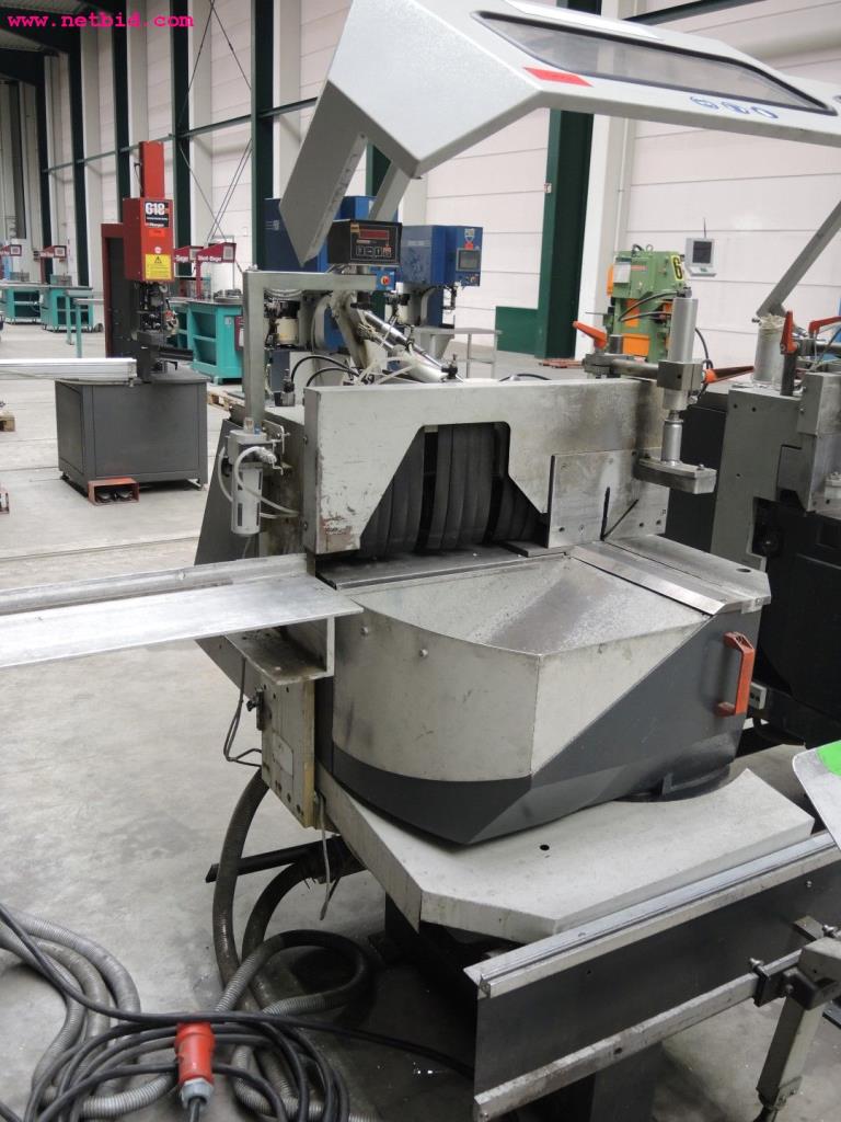 Chapas metálicas e máquinas para trabalhar metais<br><font size="2">Em colaboração com a Hilco Industrial Acquisitions bv</font>-12