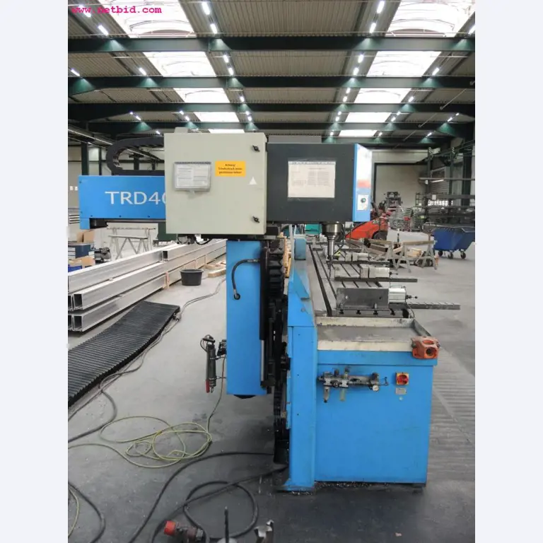 Chapas metálicas e máquinas para trabalhar metais<br><font size="2">Em colaboração com a Hilco Industrial Acquisitions bv</font>-13
