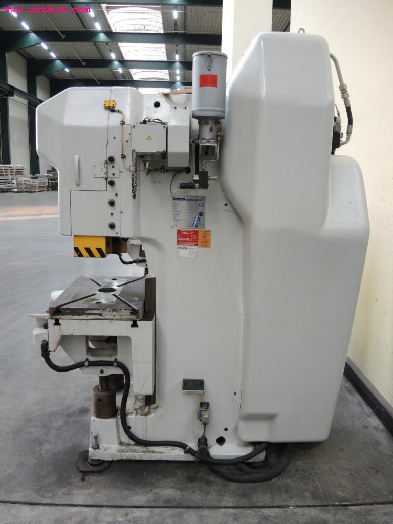 Chapas metálicas e máquinas para trabalhar metais<br><font size="2">Em colaboração com a Hilco Industrial Acquisitions bv</font>-4