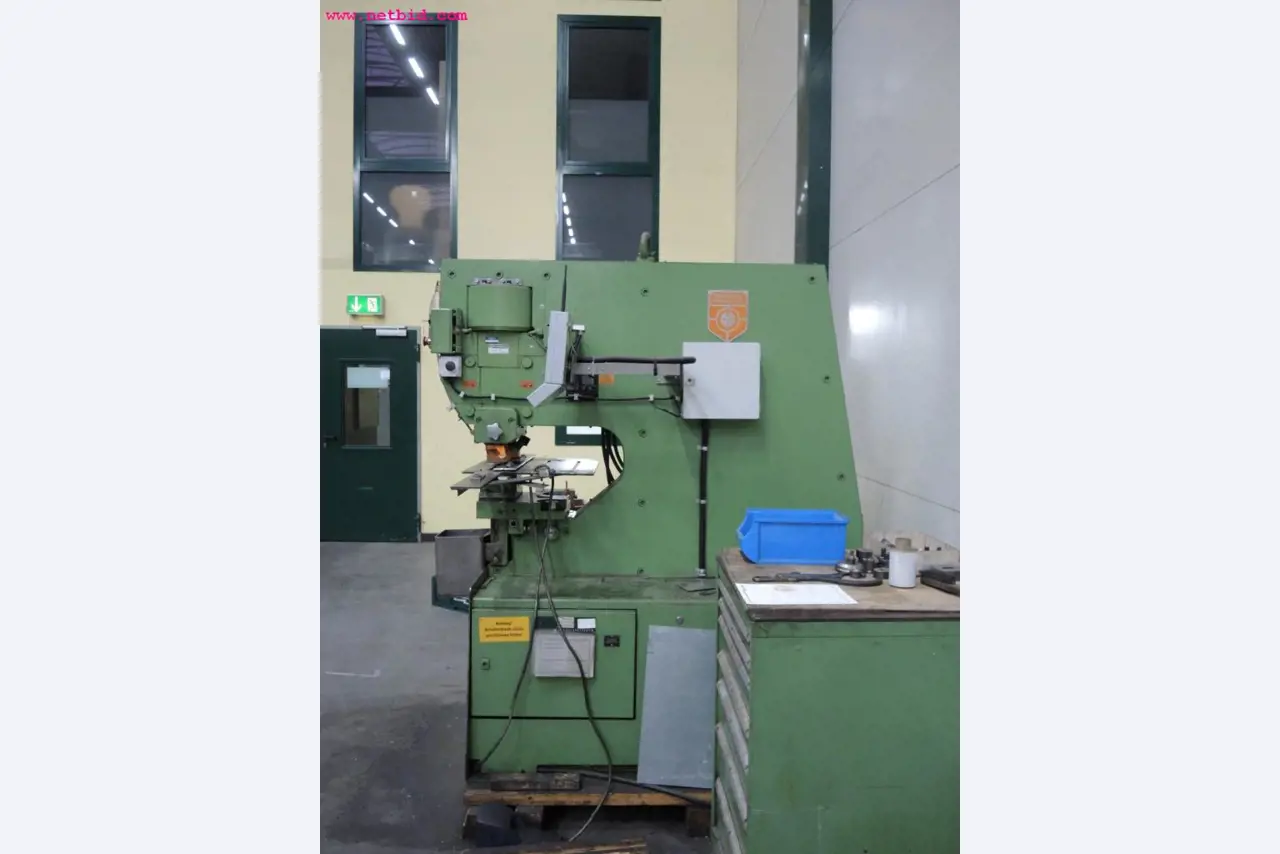 Chapas metálicas e máquinas para trabalhar metais<br><font size="2">Em colaboração com a Hilco Industrial Acquisitions bv</font>-4