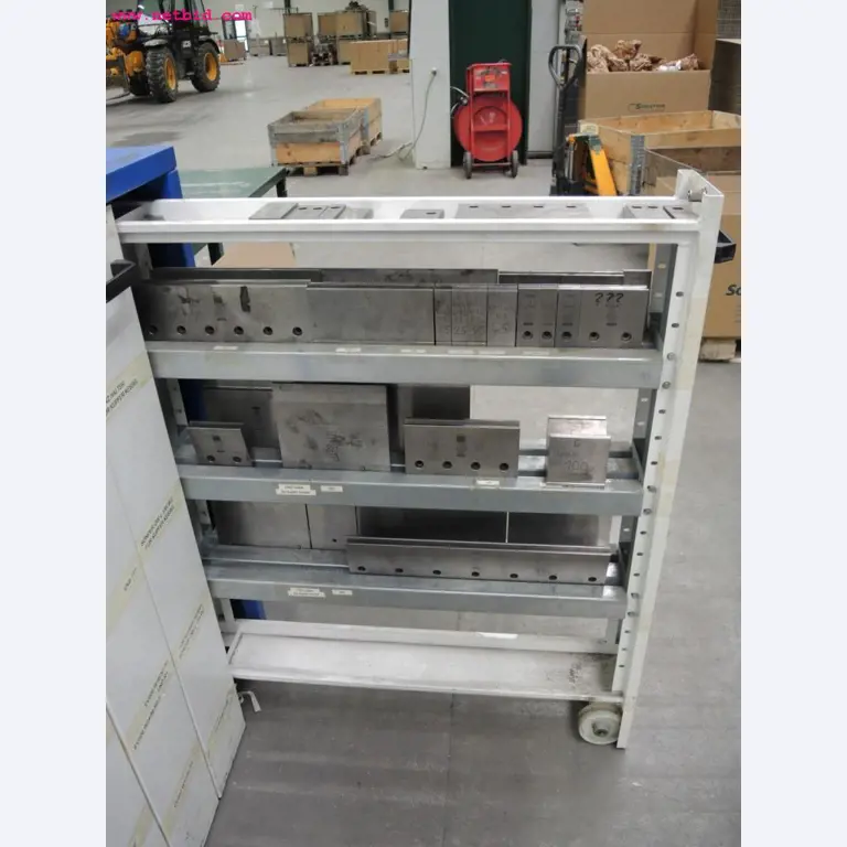 Chapas metálicas e máquinas para trabalhar metais<br><font size="2">Em colaboração com a Hilco Industrial Acquisitions bv</font>-9