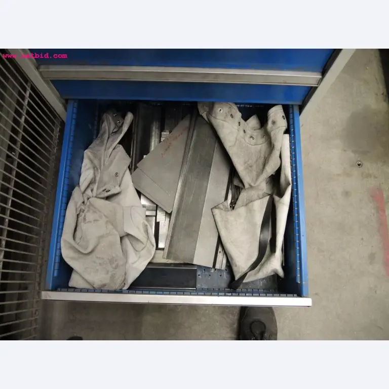 Chapas metálicas e máquinas para trabalhar metais<br><font size="2">Em colaboração com a Hilco Industrial Acquisitions bv</font>-10