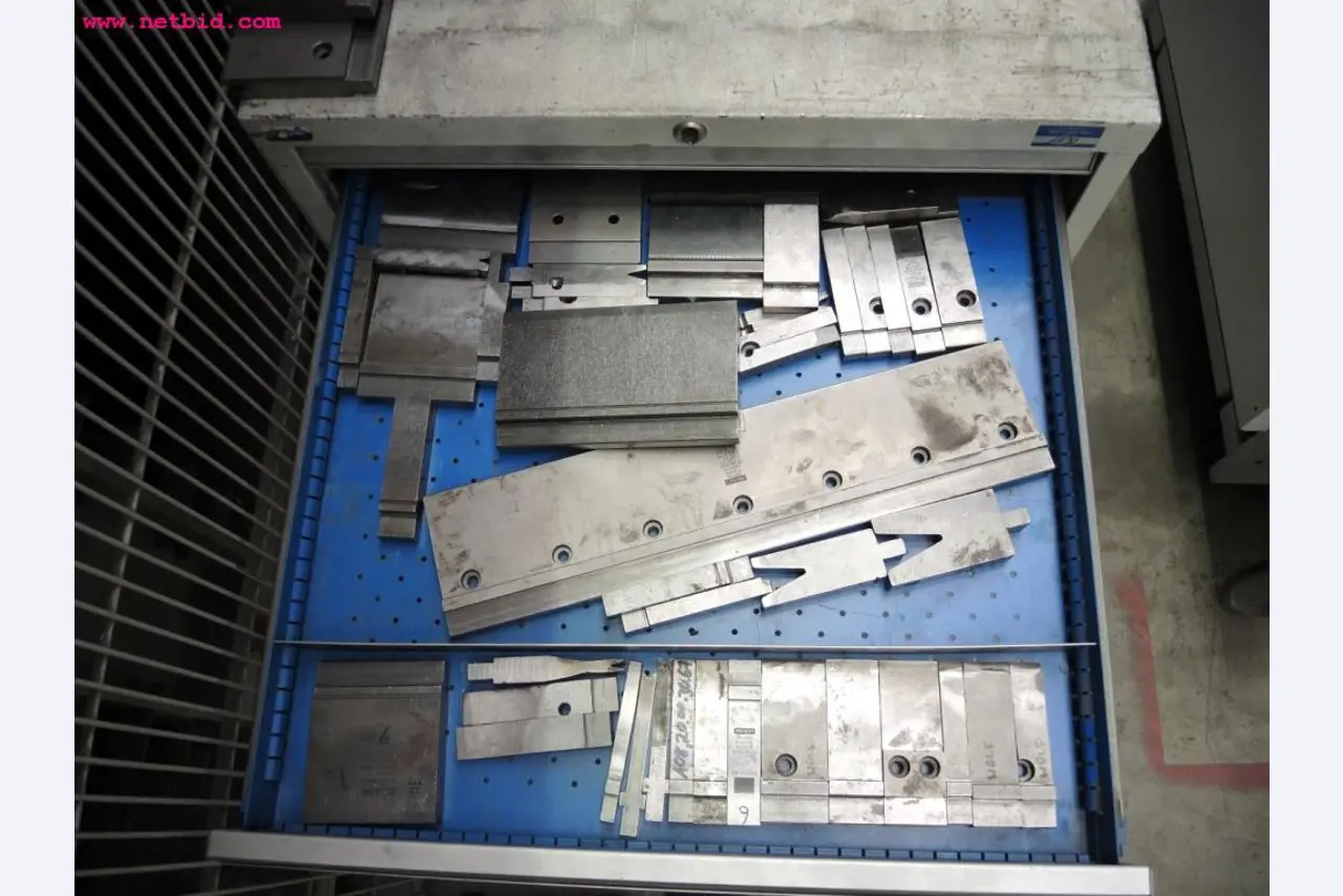 Chapas metálicas e máquinas para trabalhar metais<br><font size="2">Em colaboração com a Hilco Industrial Acquisitions bv</font>-4