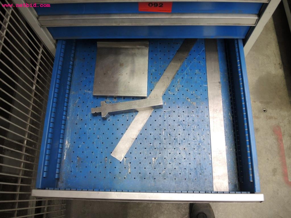 Chapas metálicas e máquinas para trabalhar metais<br><font size="2">Em colaboração com a Hilco Industrial Acquisitions bv</font>-8