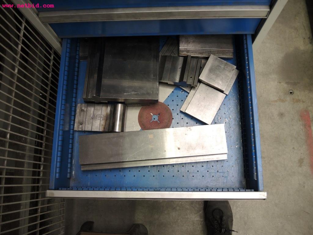 Chapas metálicas e máquinas para trabalhar metais<br><font size="2">Em colaboração com a Hilco Industrial Acquisitions bv</font>-9