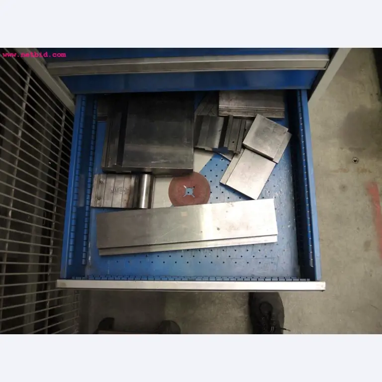 Chapas metálicas e máquinas para trabalhar metais<br><font size="2">Em colaboração com a Hilco Industrial Acquisitions bv</font>-9