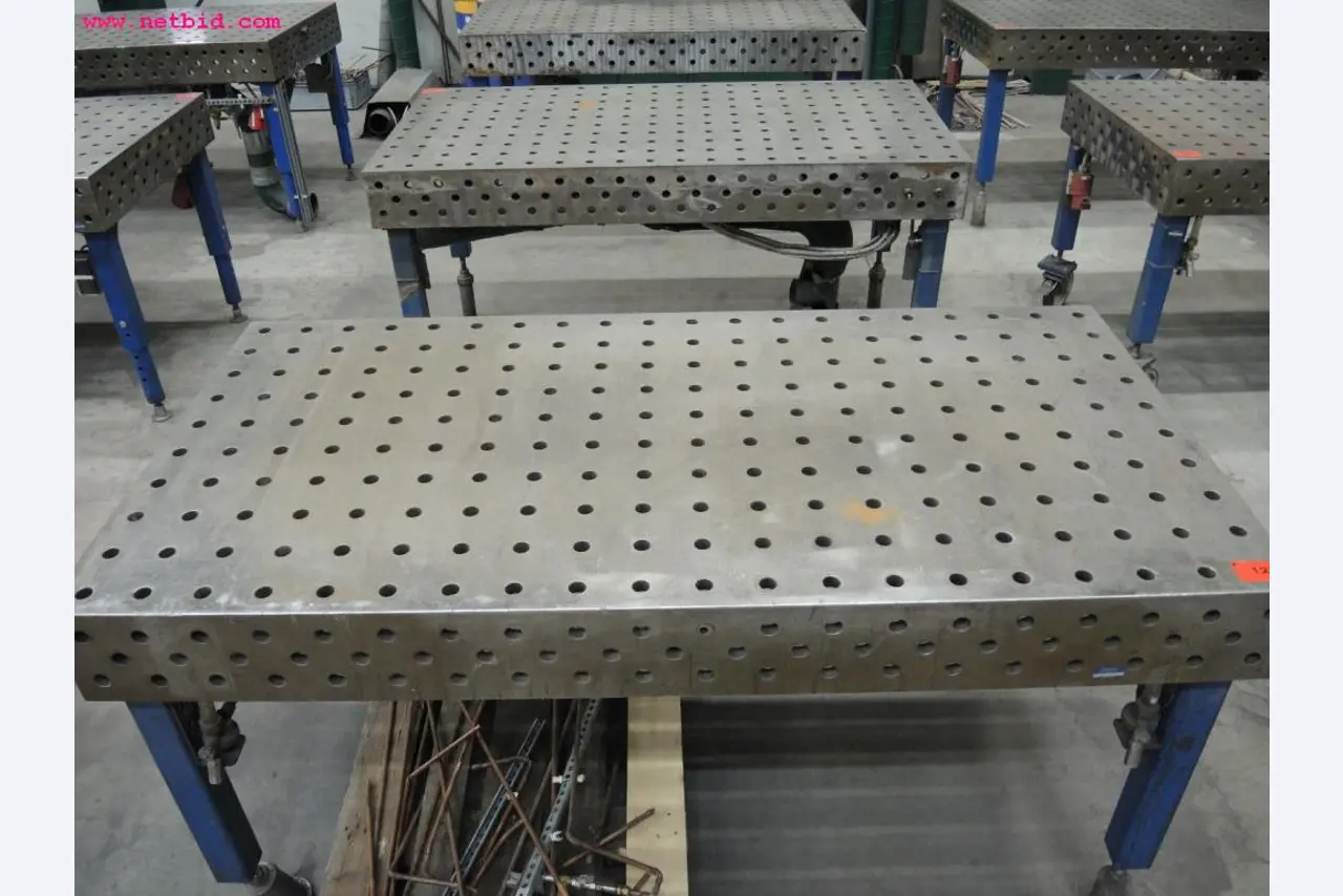 Chapas metálicas e máquinas para trabalhar metais<br><font size="2">Em colaboração com a Hilco Industrial Acquisitions bv</font>-4