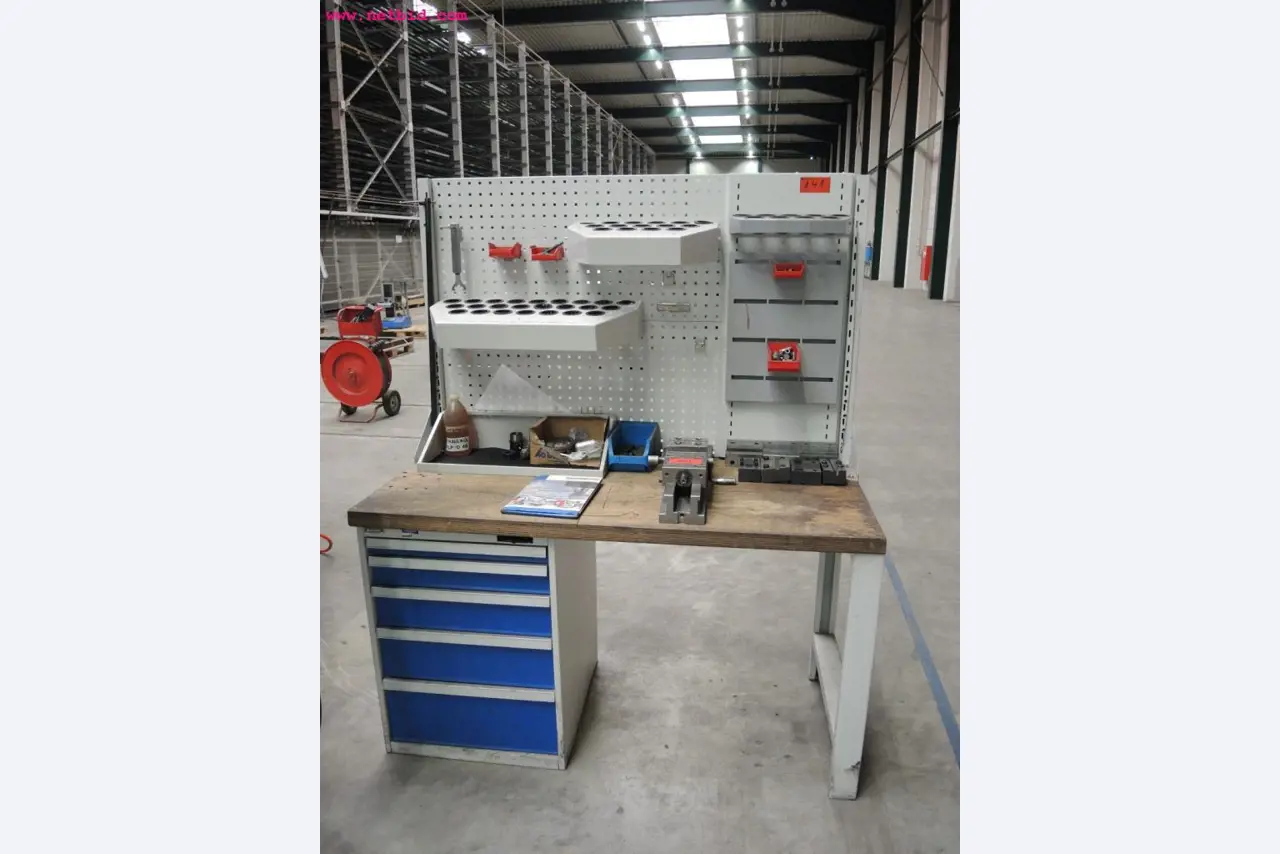 Chapas metálicas e máquinas para trabalhar metais<br><font size="2">Em colaboração com a Hilco Industrial Acquisitions bv</font>-12