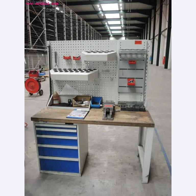 Chapas metálicas e máquinas para trabalhar metais<br><font size="2">Em colaboração com a Hilco Industrial Acquisitions bv</font>-12