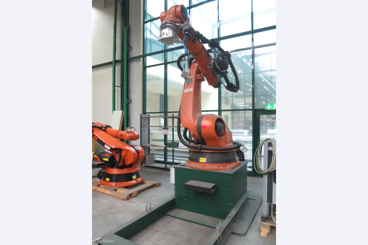 Chapas metálicas e máquinas para trabalhar metais<br><font size="2">Em colaboração com a Hilco Industrial Acquisitions bv</font>-1
