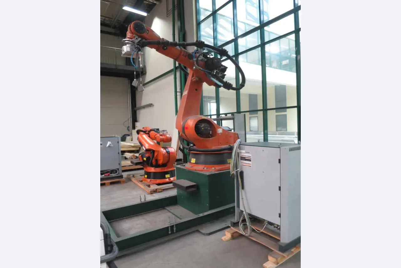 Chapas metálicas e máquinas para trabalhar metais<br><font size="2">Em colaboração com a Hilco Industrial Acquisitions bv</font>-3