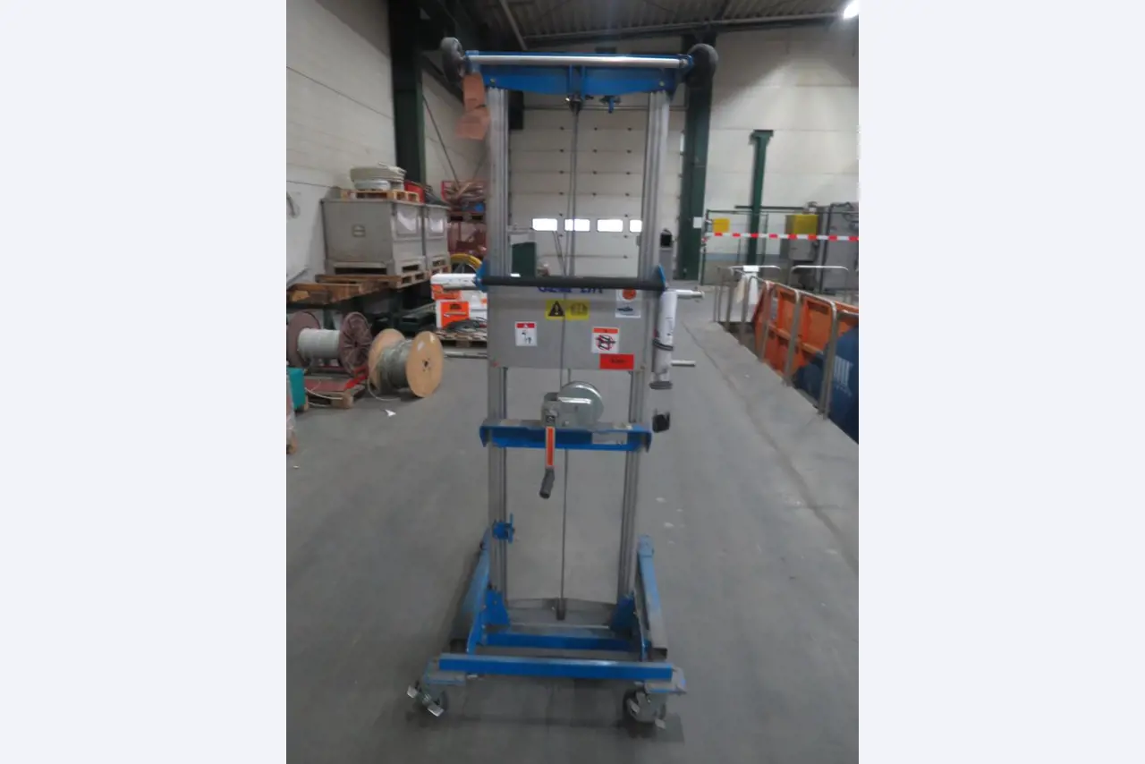 Chapas metálicas e máquinas para trabalhar metais<br><font size="2">Em colaboração com a Hilco Industrial Acquisitions bv</font>-1