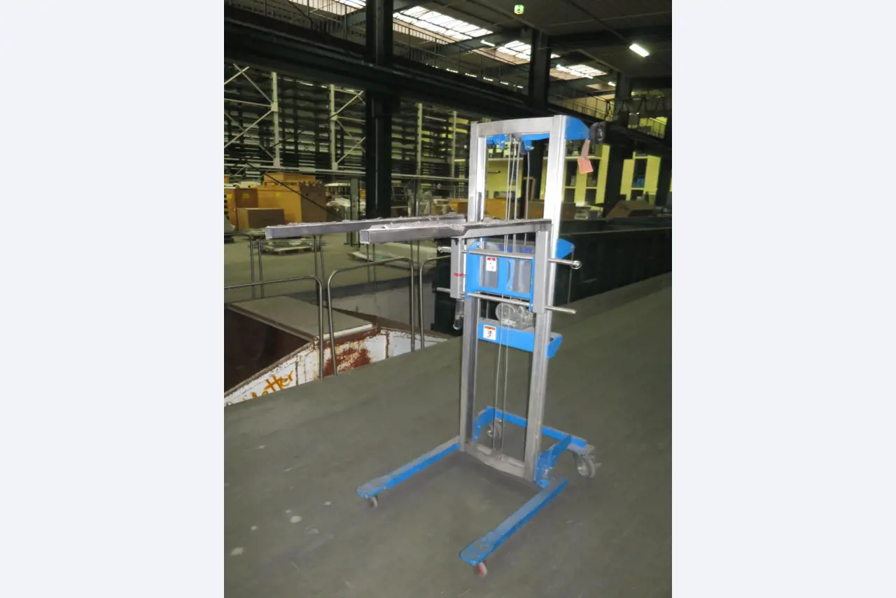 Chapas metálicas e máquinas para trabalhar metais<br><font size="2">Em colaboração com a Hilco Industrial Acquisitions bv</font>-3