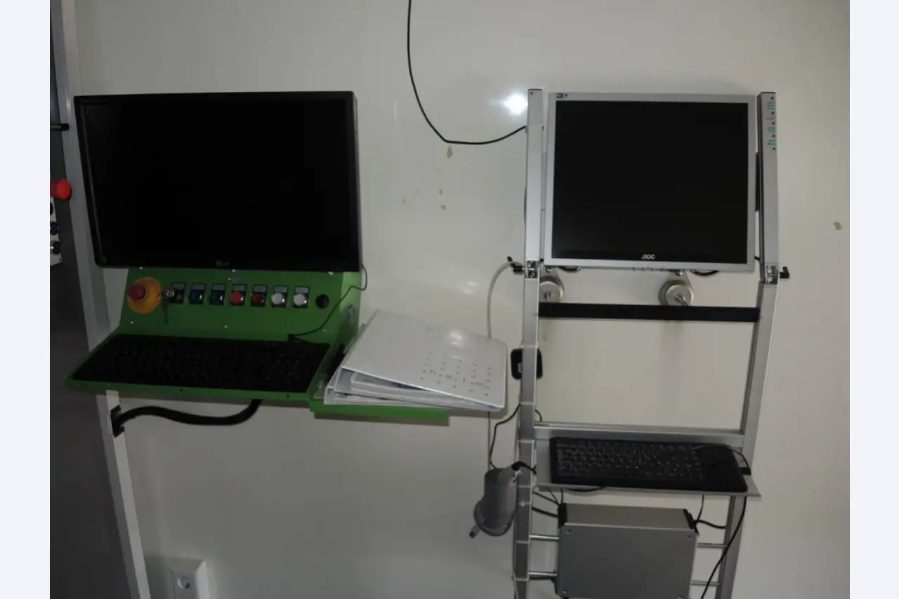 Chapas metálicas e máquinas para trabalhar metais<br><font size="2">Em colaboração com a Hilco Industrial Acquisitions bv</font>-7
