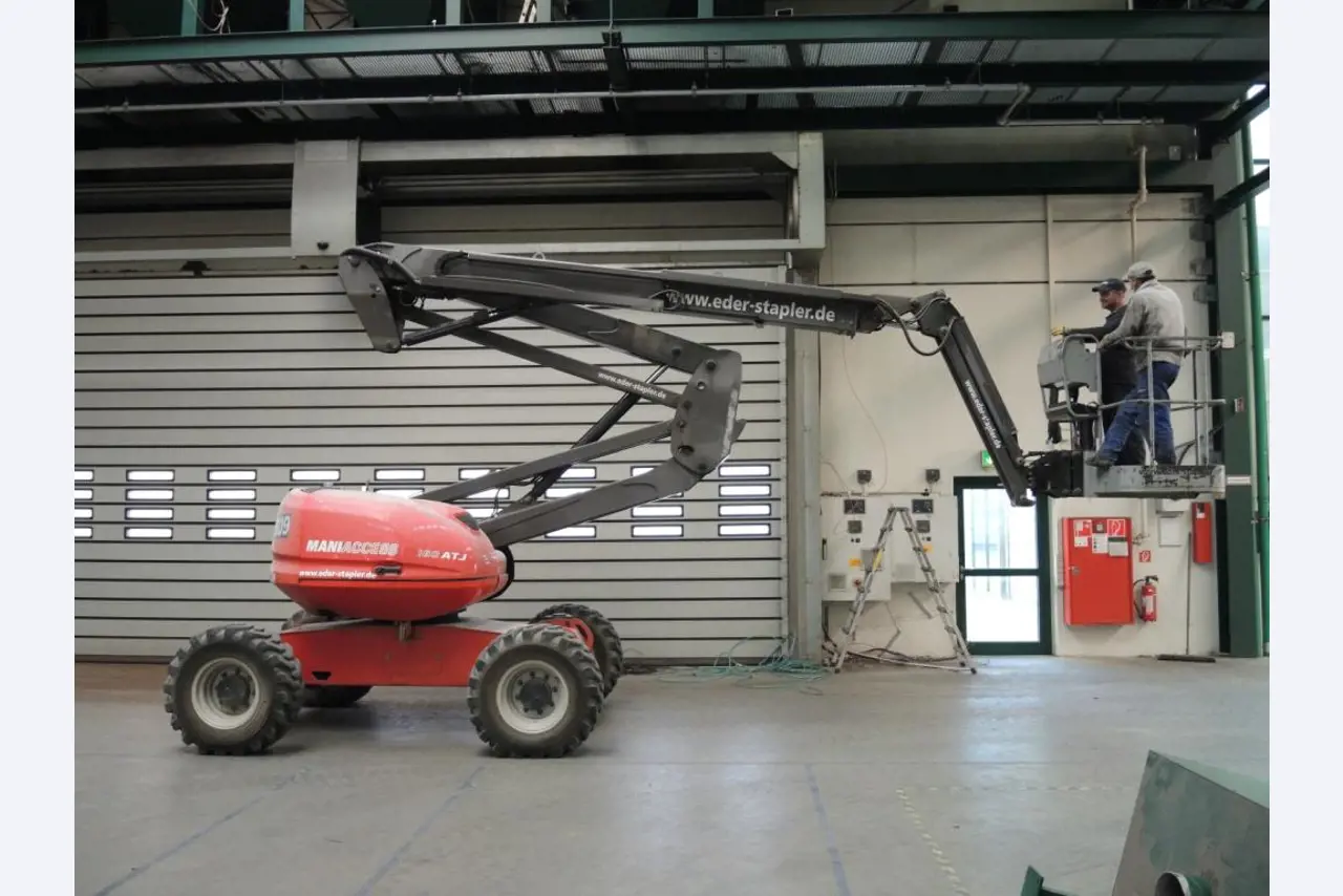 sheetmetal and metalworking machines <br><font size="2">In collaboration with Hilco Industrial Acquisitions bv<br></font>-1