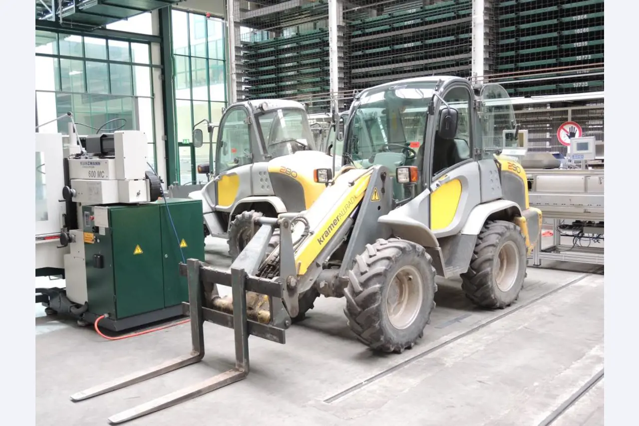 sheetmetal and metalworking machines <br><font size="2">In collaboration with Hilco Industrial Acquisitions bv<br></font>-1