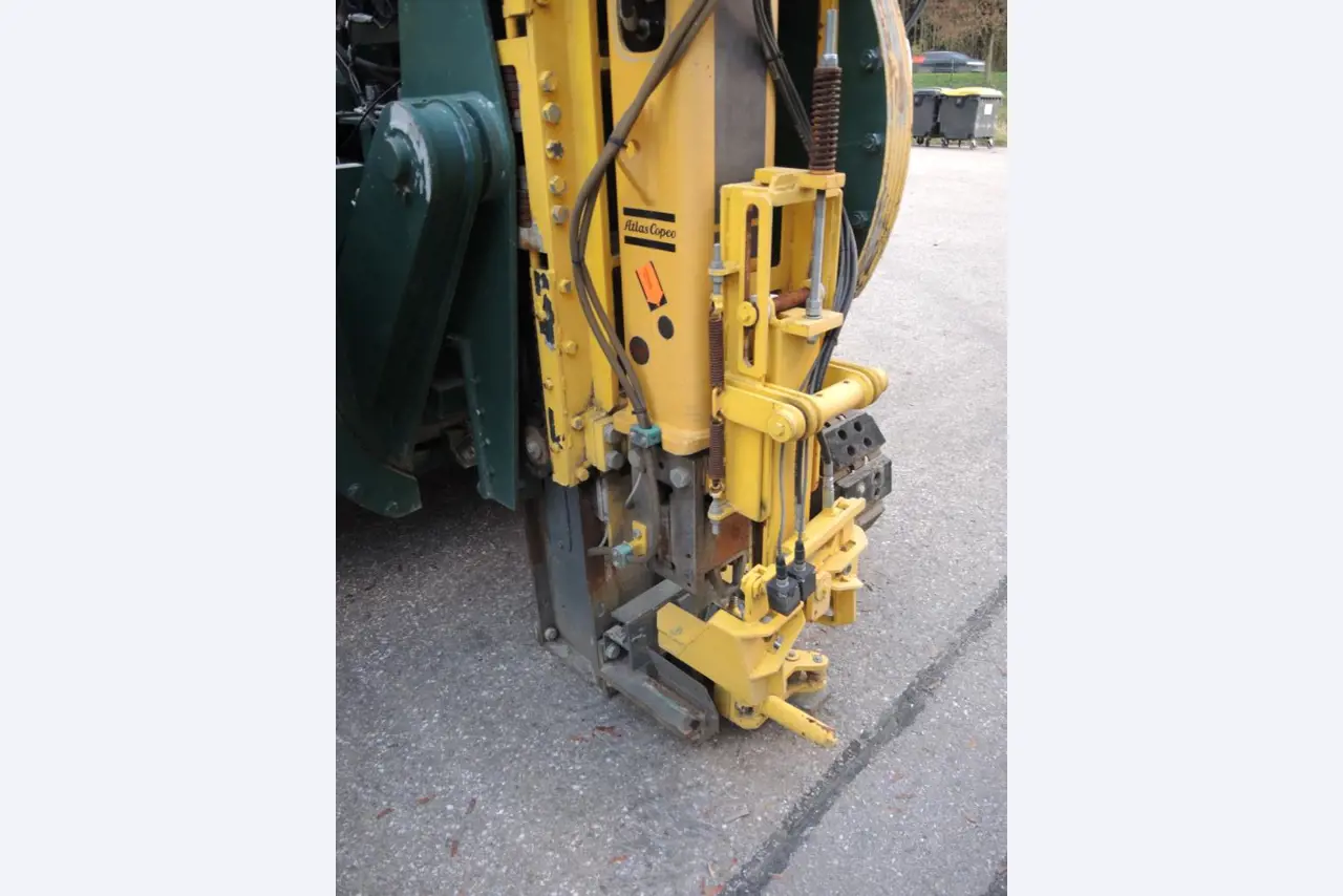 sheetmetal and metalworking machines <br><font size="2">In collaboration with Hilco Industrial Acquisitions bv<br></font>-8