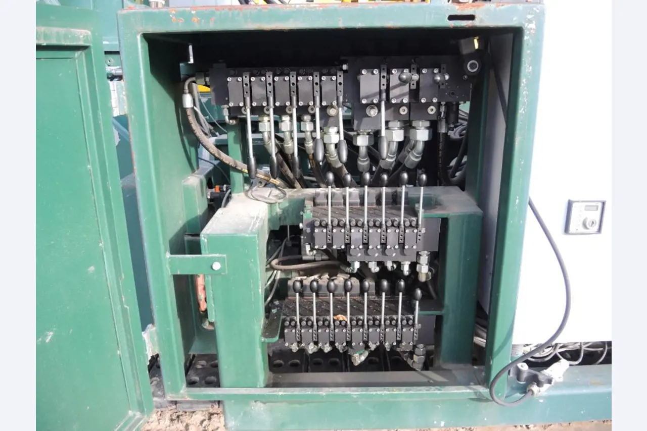 sheetmetal and metalworking machines <br><font size="2">In collaboration with Hilco Industrial Acquisitions bv<br></font>-9