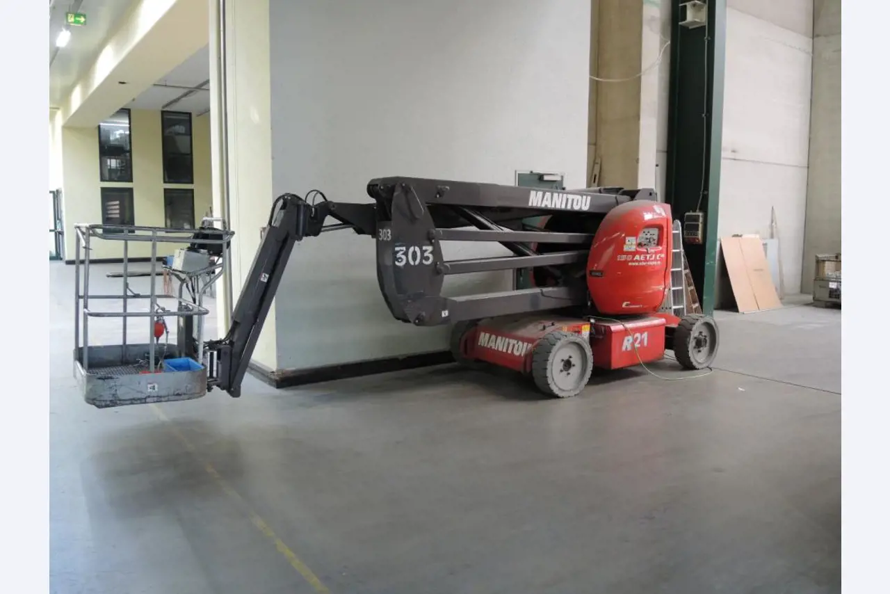 sheetmetal and metalworking machines <br><font size="2">In collaboration with Hilco Industrial Acquisitions bv<br></font>-2