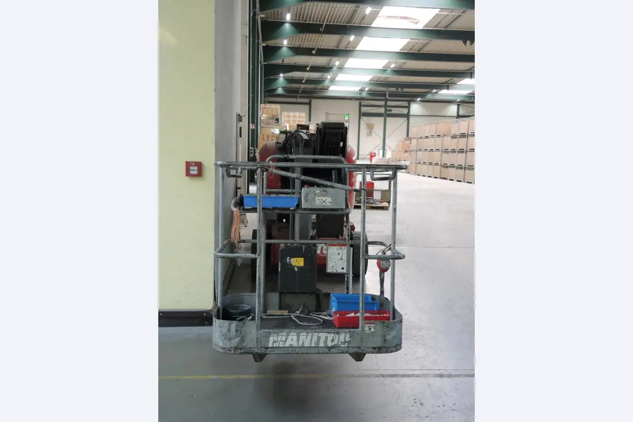 sheetmetal and metalworking machines <br><font size="2">In collaboration with Hilco Industrial Acquisitions bv<br></font>-4