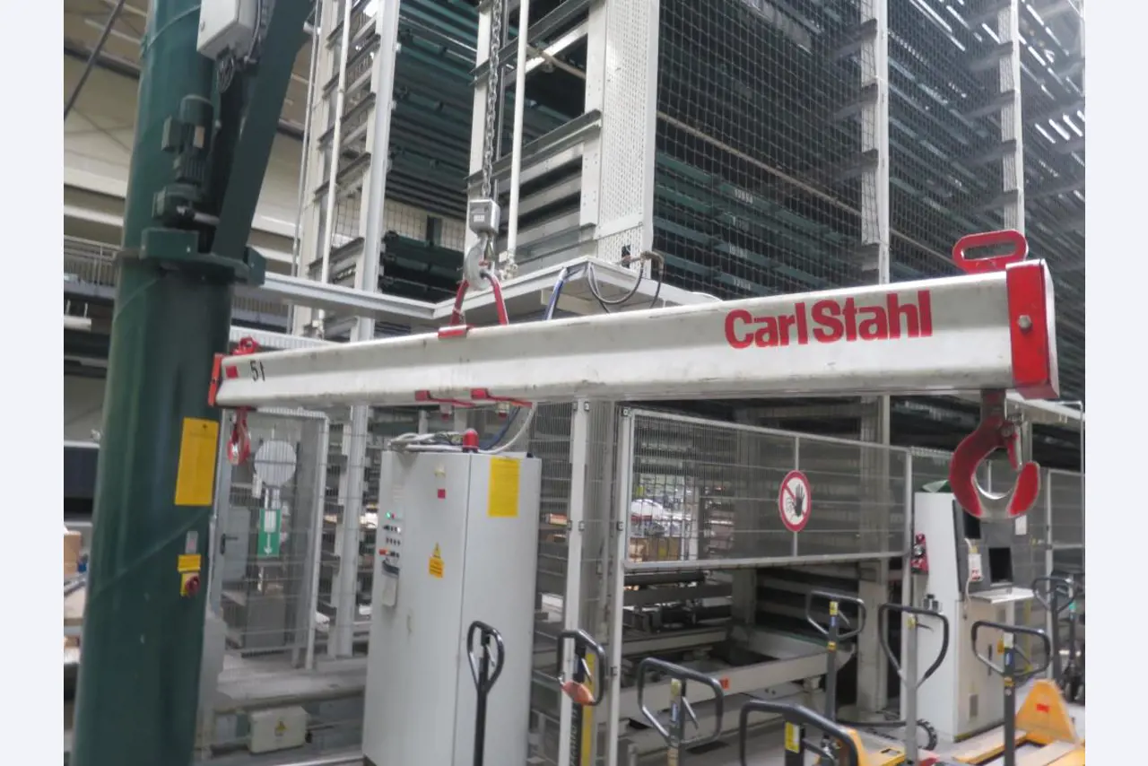Chapas metálicas e máquinas para trabalhar metais<br><font size="2">Em colaboração com a Hilco Industrial Acquisitions bv</font>-1