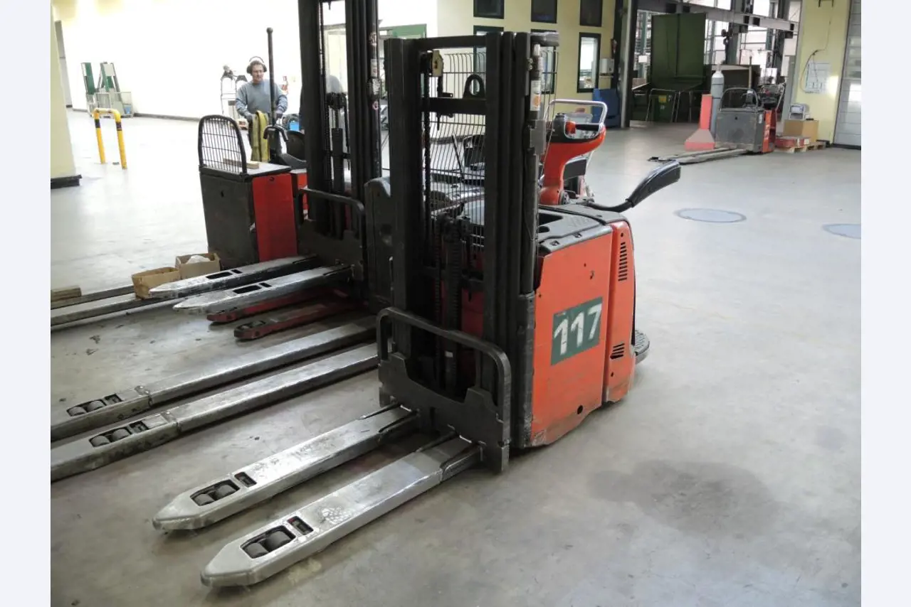 Chapas metálicas e máquinas para trabalhar metais<br><font size="2">Em colaboração com a Hilco Industrial Acquisitions bv</font>-6