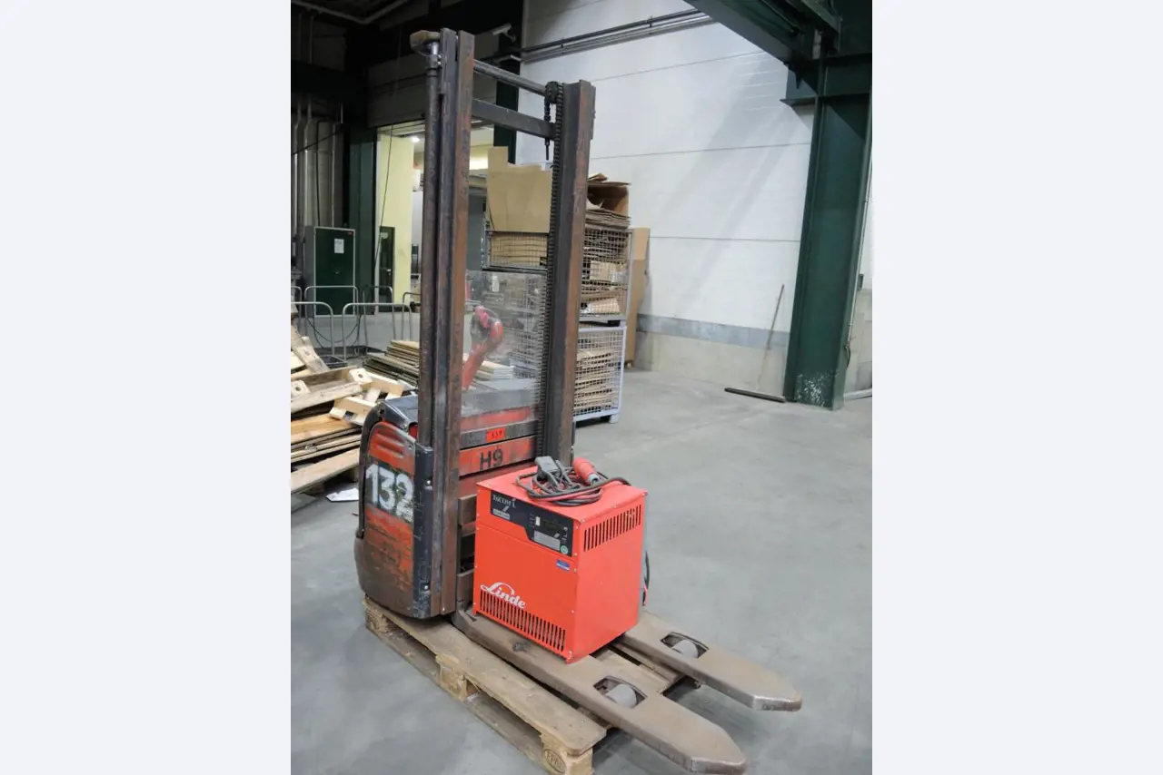 sheetmetal and metalworking machines <br><font size="2">In collaboration with Hilco Industrial Acquisitions bv<br></font>-4