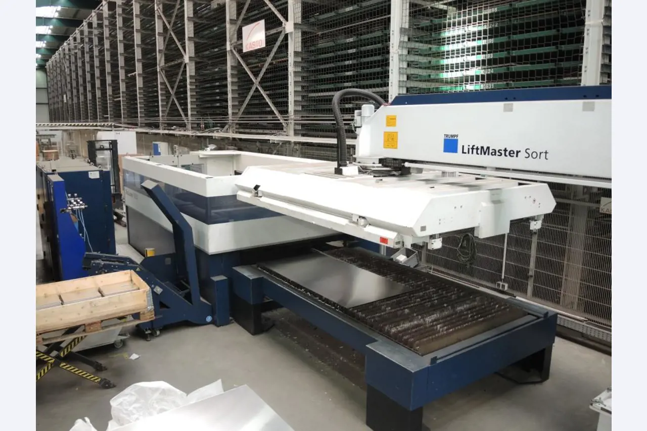 Chapas metálicas e máquinas para trabalhar metais<br><font size="2">Em colaboração com a Hilco Industrial Acquisitions bv</font>-16