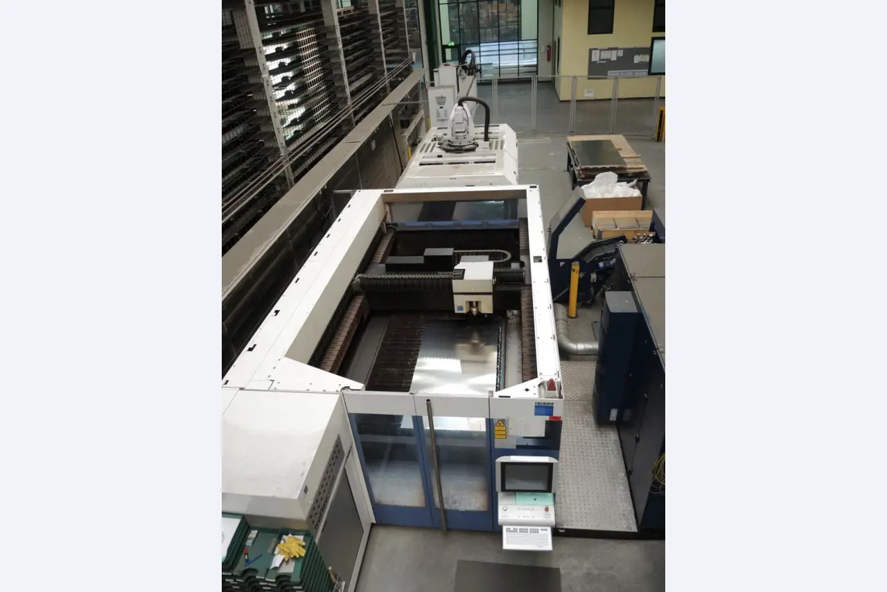 Chapas metálicas e máquinas para trabalhar metais<br><font size="2">Em colaboração com a Hilco Industrial Acquisitions bv</font>-18