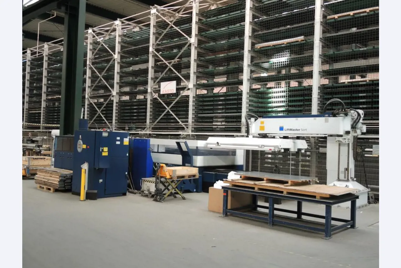Chapas metálicas e máquinas para trabalhar metais<br><font size="2">Em colaboração com a Hilco Industrial Acquisitions bv</font>-21