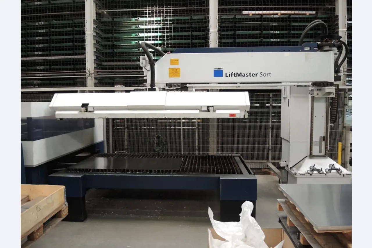 Chapas metálicas e máquinas para trabalhar metais<br><font size="2">Em colaboração com a Hilco Industrial Acquisitions bv</font>-23