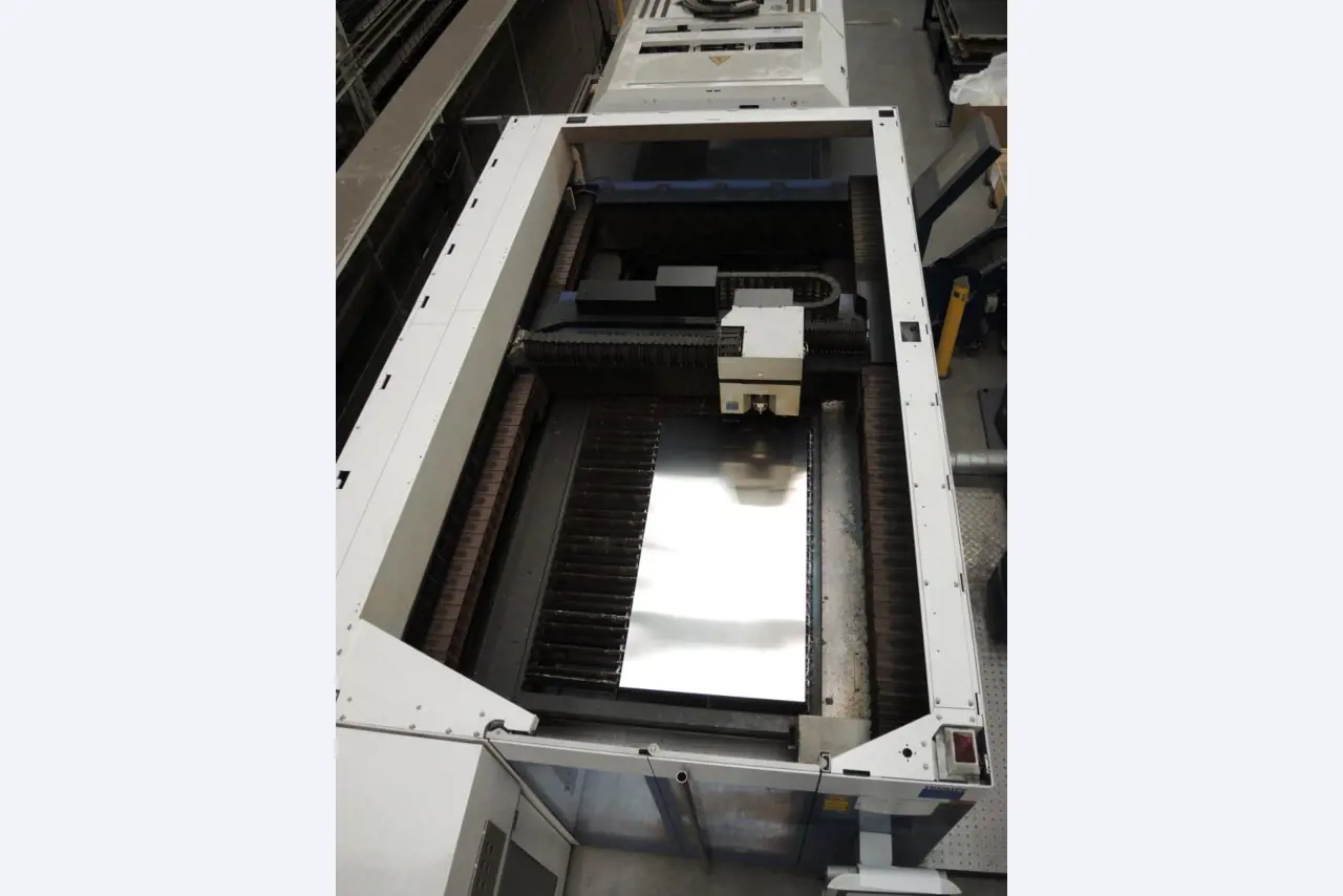 Chapas metálicas e máquinas para trabalhar metais<br><font size="2">Em colaboração com a Hilco Industrial Acquisitions bv</font>-2