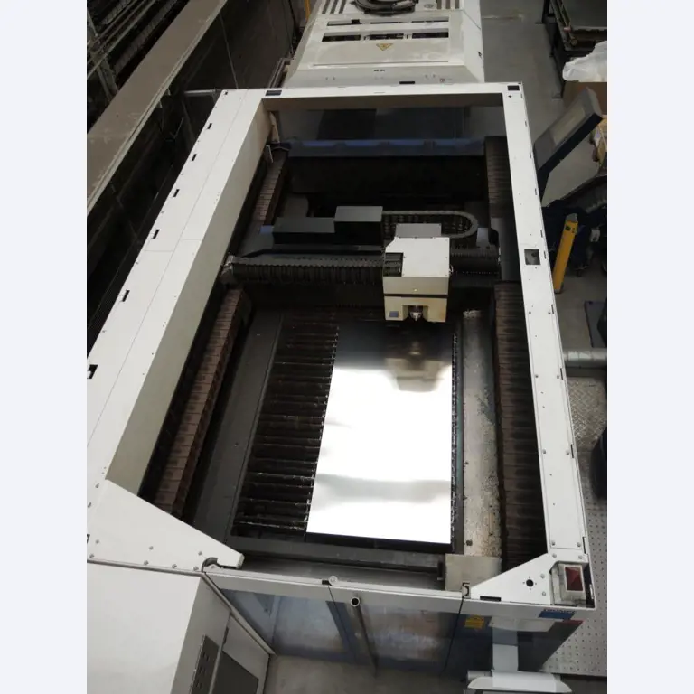 Chapas metálicas e máquinas para trabalhar metais<br><font size="2">Em colaboração com a Hilco Industrial Acquisitions bv</font>-2