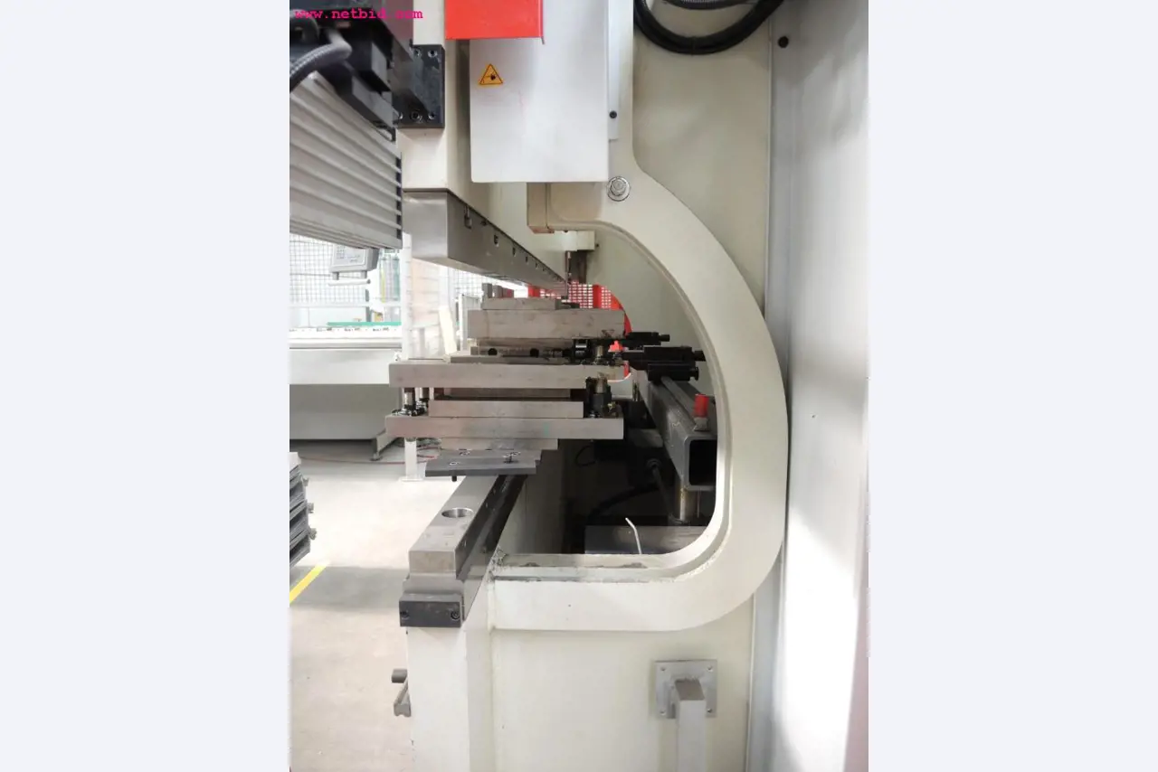 Chapas metálicas e máquinas para trabalhar metais<br><font size="2">Em colaboração com a Hilco Industrial Acquisitions bv</font>-15