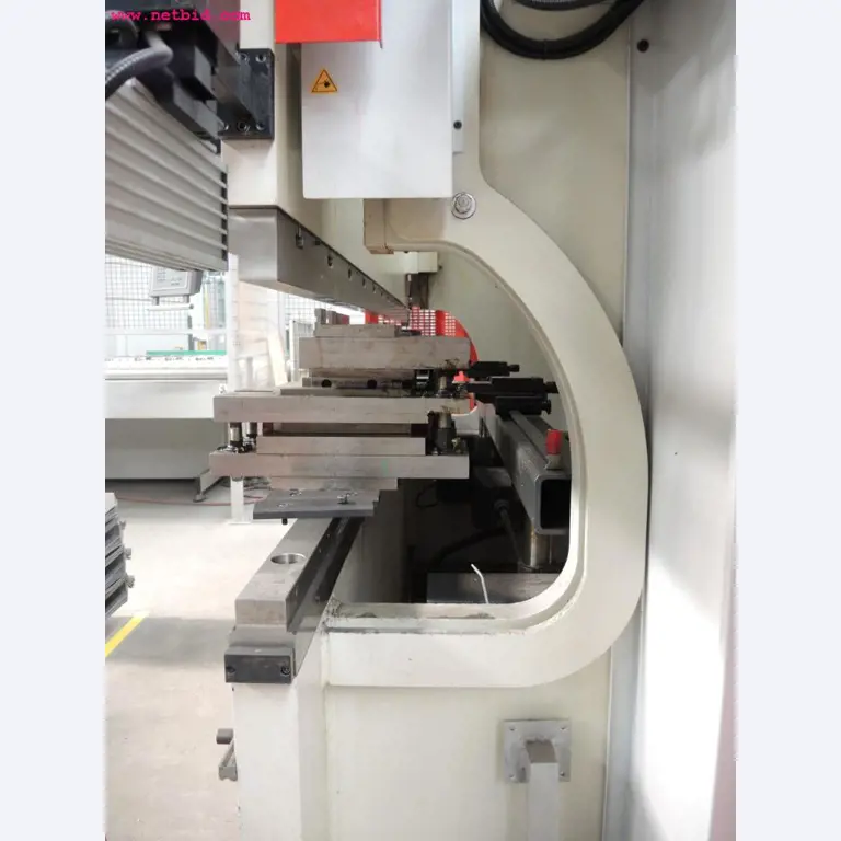 Chapas metálicas e máquinas para trabalhar metais<br><font size="2">Em colaboração com a Hilco Industrial Acquisitions bv</font>-15