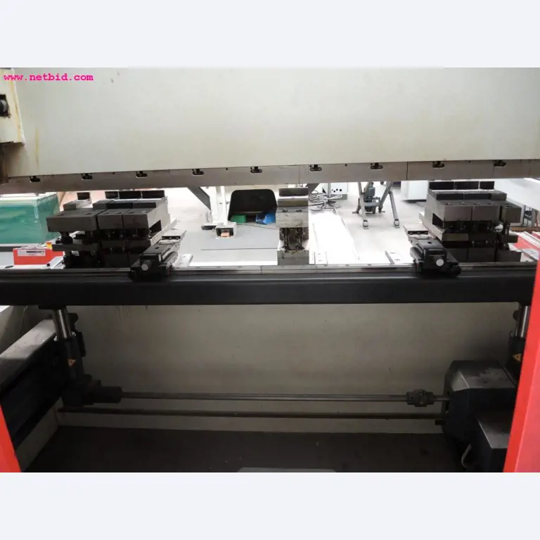 Chapas metálicas e máquinas para trabalhar metais<br><font size="2">Em colaboração com a Hilco Industrial Acquisitions bv</font>-4