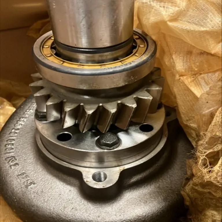 Posten an Ersatzteilen für Schiffsmotoren  MTU  diverse