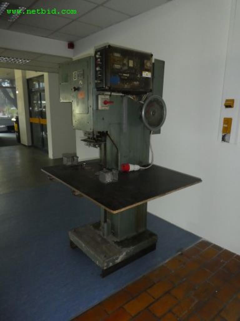 Maschinen zur Herstellung von Seifen, sowie die gesamte Betriebs- und Geschäftsausstattung<br>-2