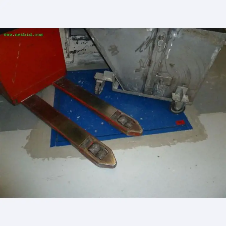 Machines for producing soap, as well as the entire factory and office equipment <br>-1