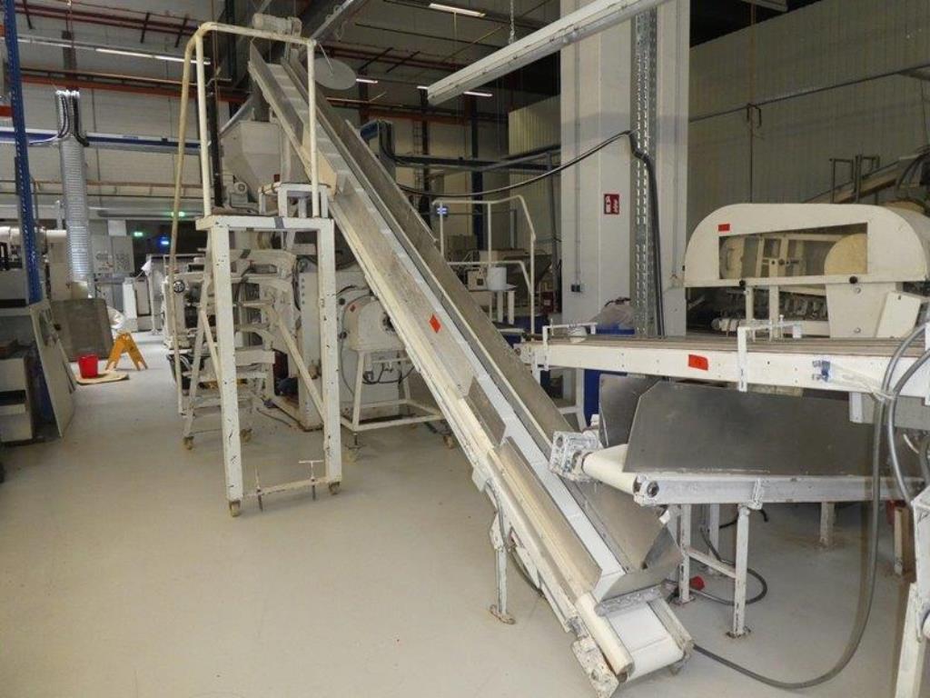 Machines pour la fabrication de savons, ainsi que l'ensemble de l'équipement industriel et commercial<br>.-9