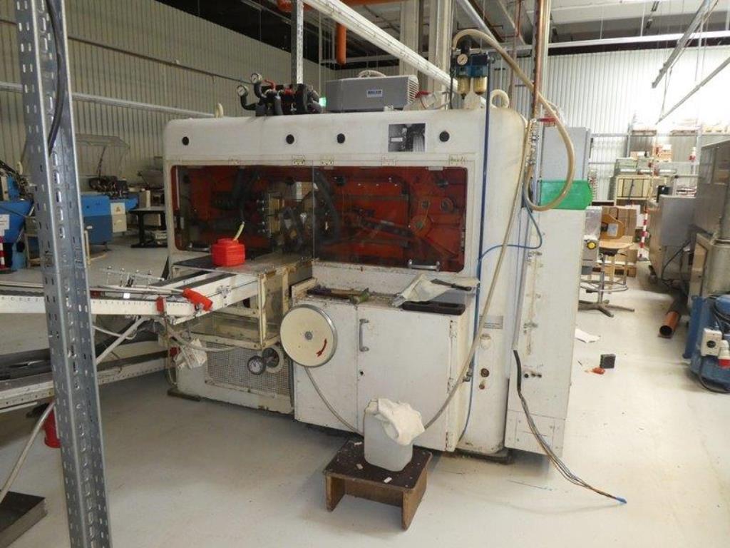 Machines pour la fabrication de savons, ainsi que l'ensemble de l'équipement industriel et commercial<br>.-11