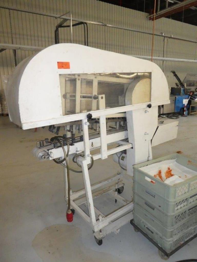 Machines pour la fabrication de savons, ainsi que l'ensemble de l'équipement industriel et commercial<br>.-12