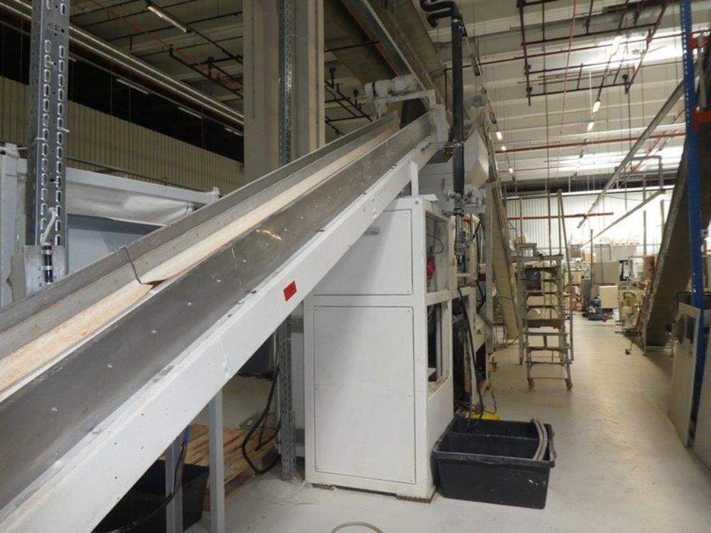 Machines pour la fabrication de savons, ainsi que l'ensemble de l'équipement industriel et commercial<br>.-8