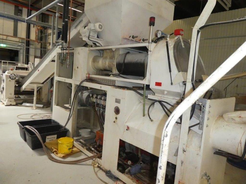 Machines pour la fabrication de savons, ainsi que l'ensemble de l'équipement industriel et commercial<br>.-1