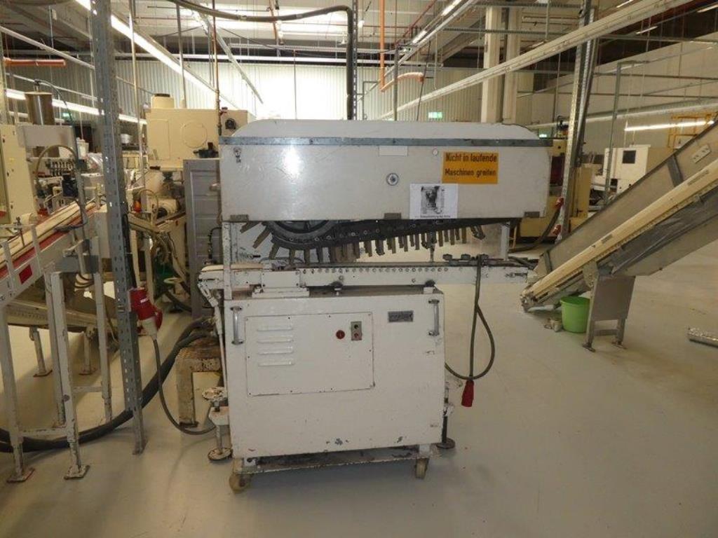 Machines pour la fabrication de savons, ainsi que l'ensemble de l'équipement industriel et commercial<br>.-12