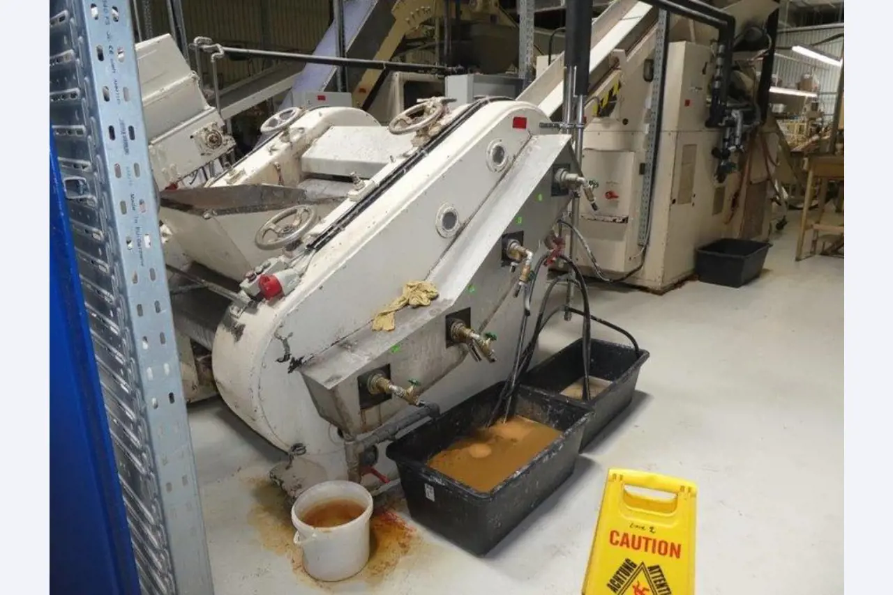 Machines for producing soap, as well as the entire factory and office equipment <br>-5