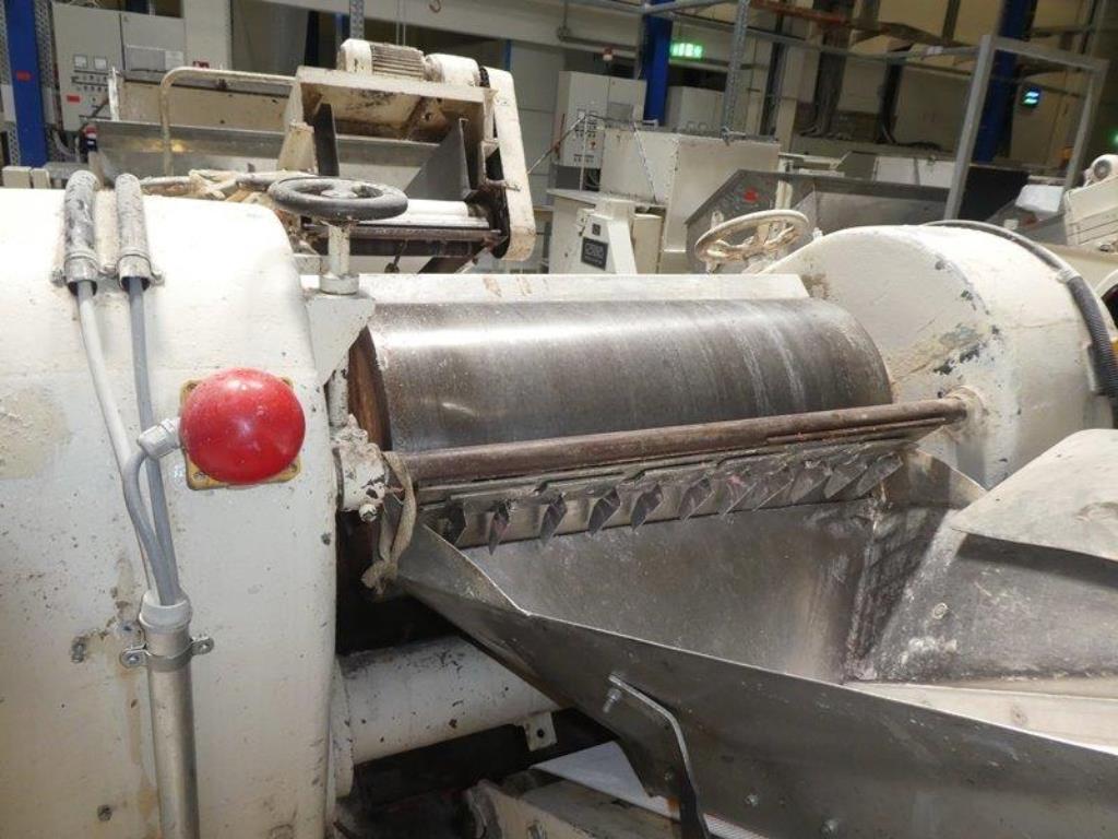 Machines pour la fabrication de savons, ainsi que l'ensemble de l'équipement industriel et commercial<br>.-6