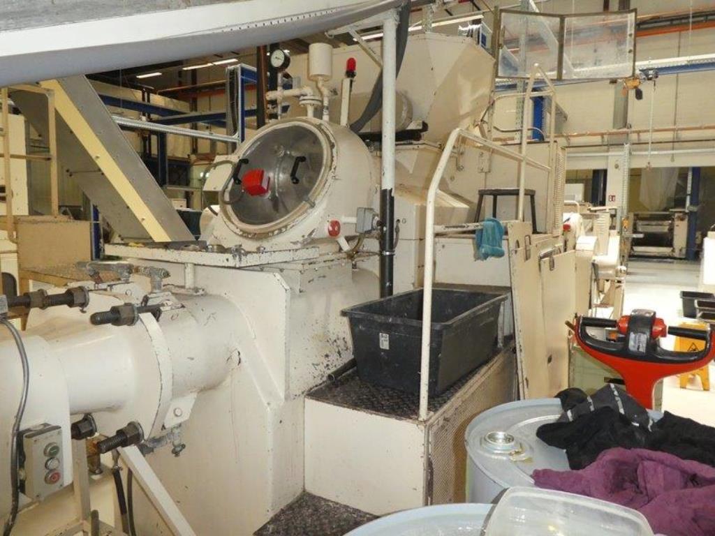 Machines pour la fabrication de savons, ainsi que l'ensemble de l'équipement industriel et commercial<br>.-9