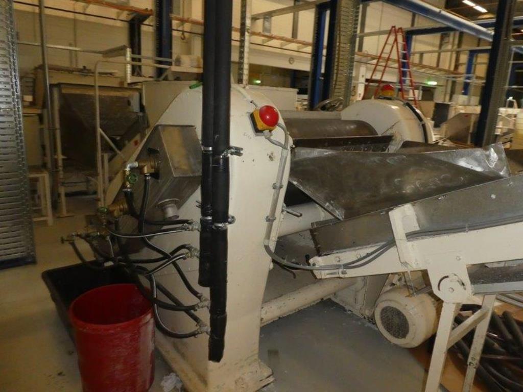 Máquinas para a produção de sabonetes, bem como todo o equipamento fabril e de escritório<br>-7